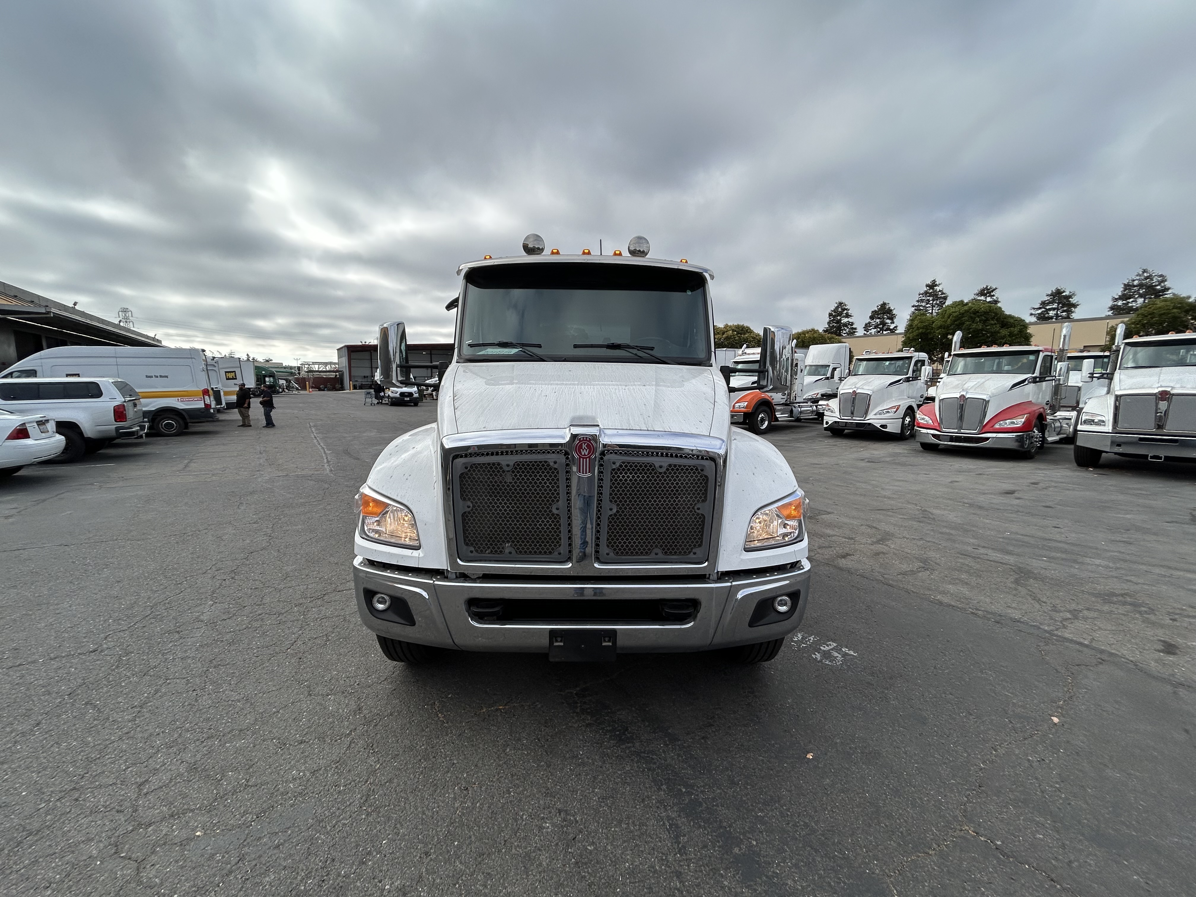 2025 Kenworth T280