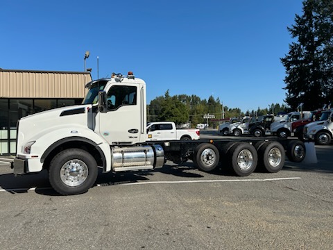 2025 Kenworth T880