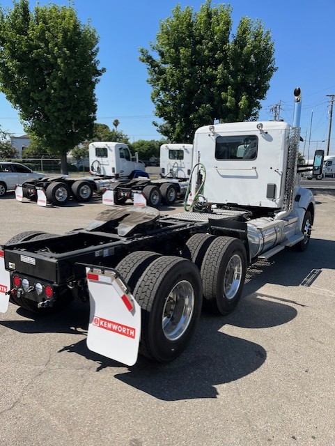 2024 Kenworth T880