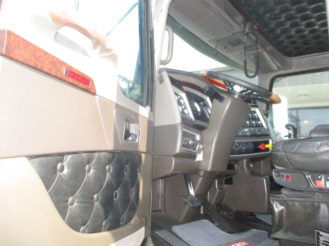 2022 Kenworth W900