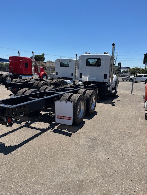 2024 Kenworth T880
