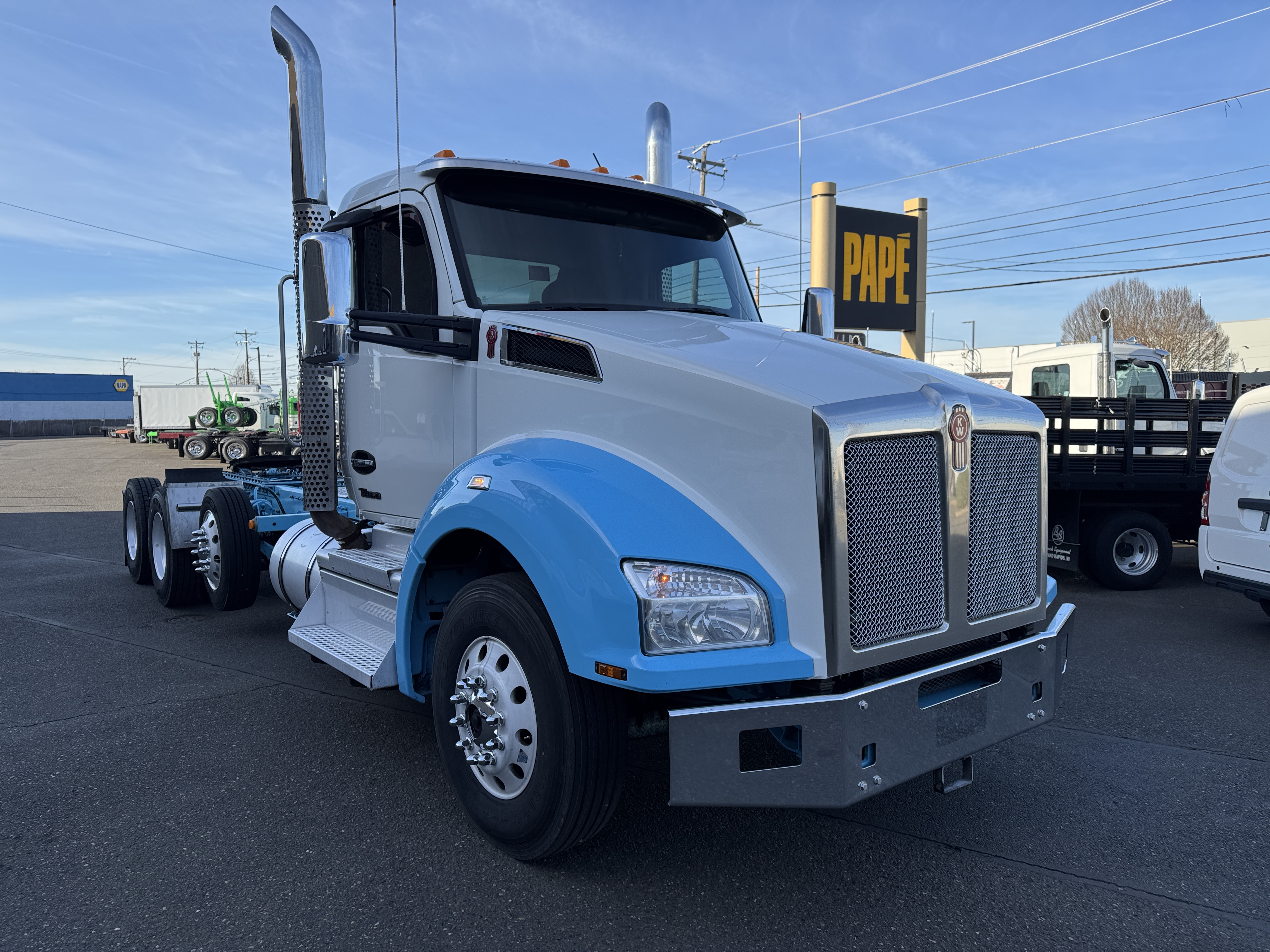 2023 Kenworth T880