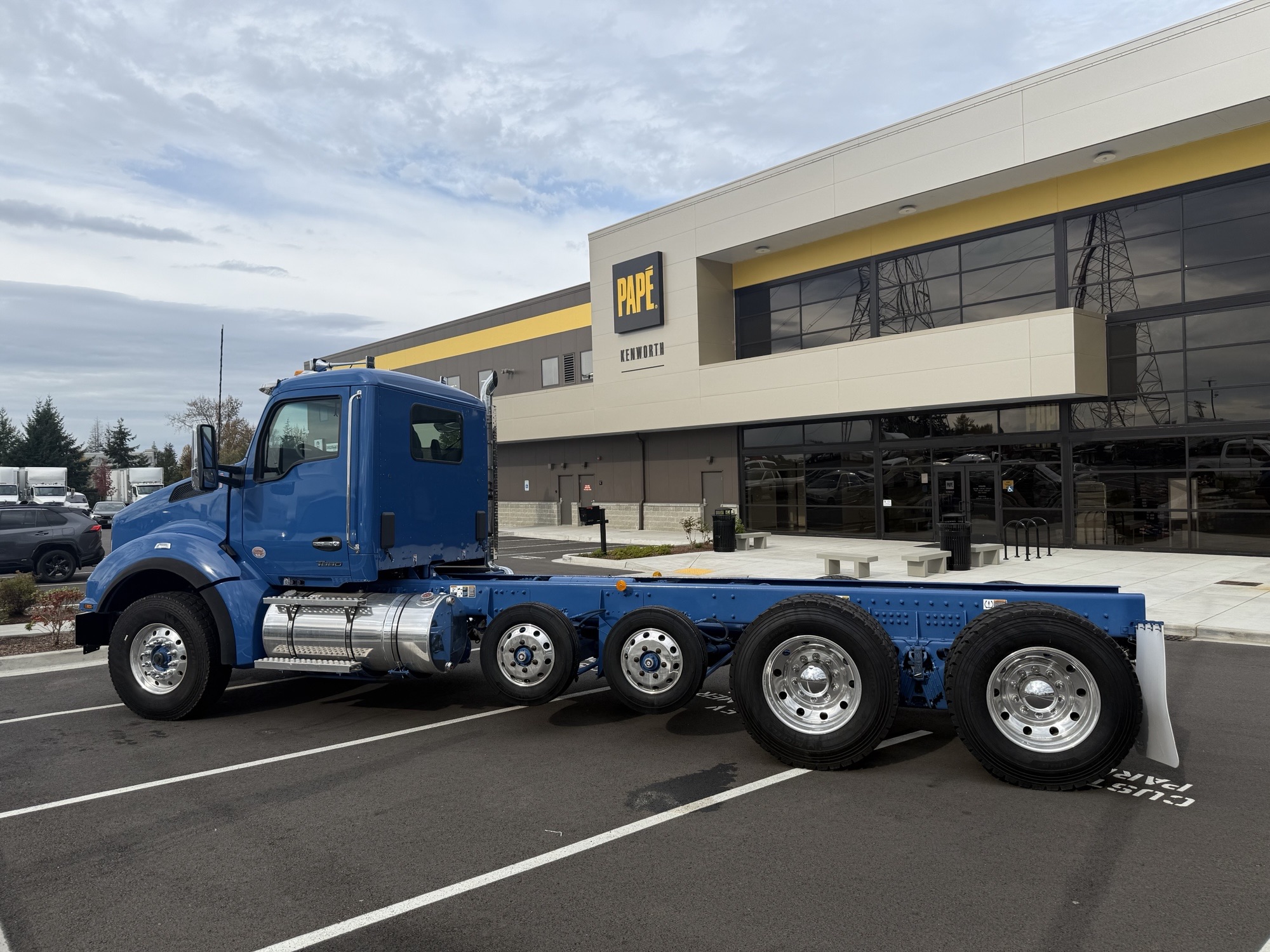 2025 Kenworth T880