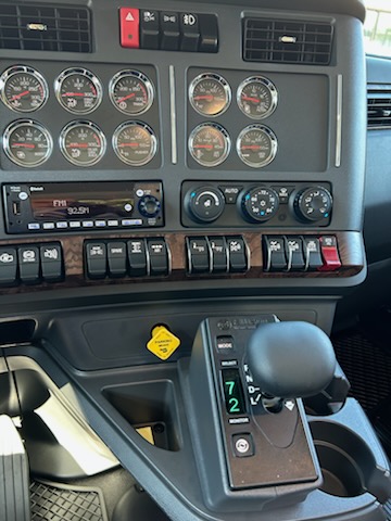 2025 Kenworth T880