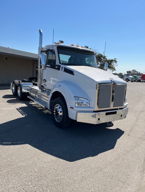 2024 Kenworth T880