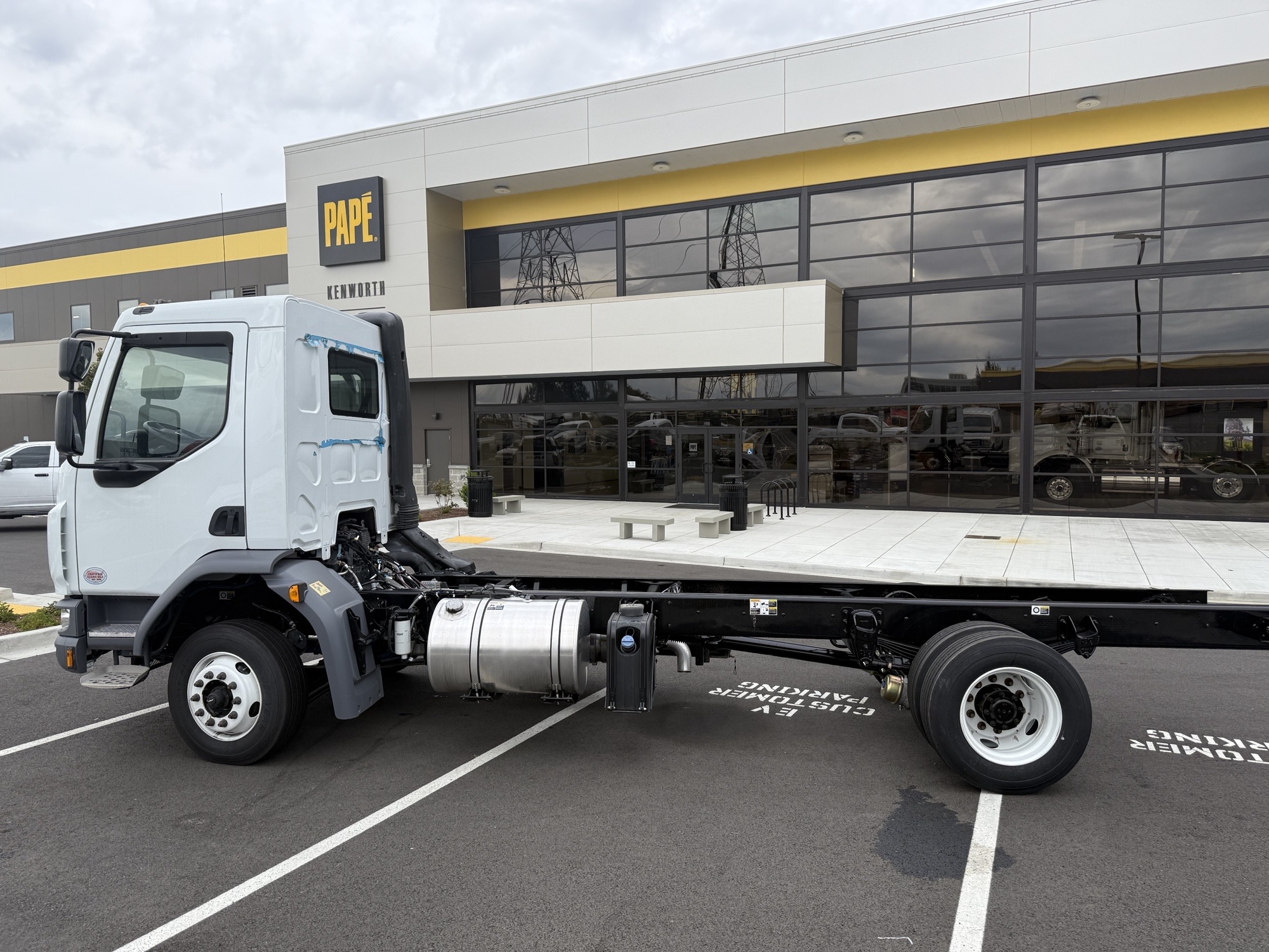 2025 Kenworth K270