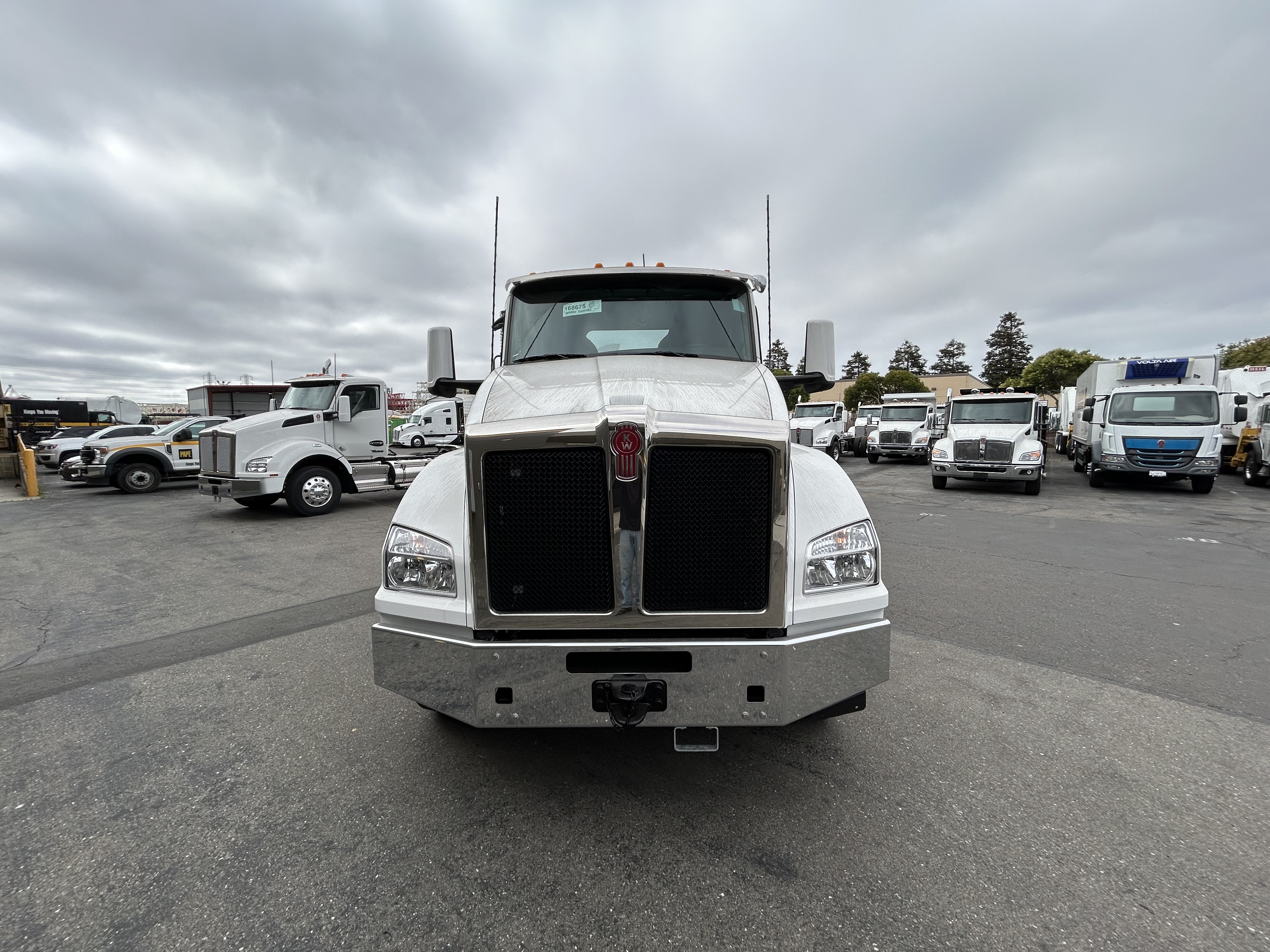 2025 Kenworth T880