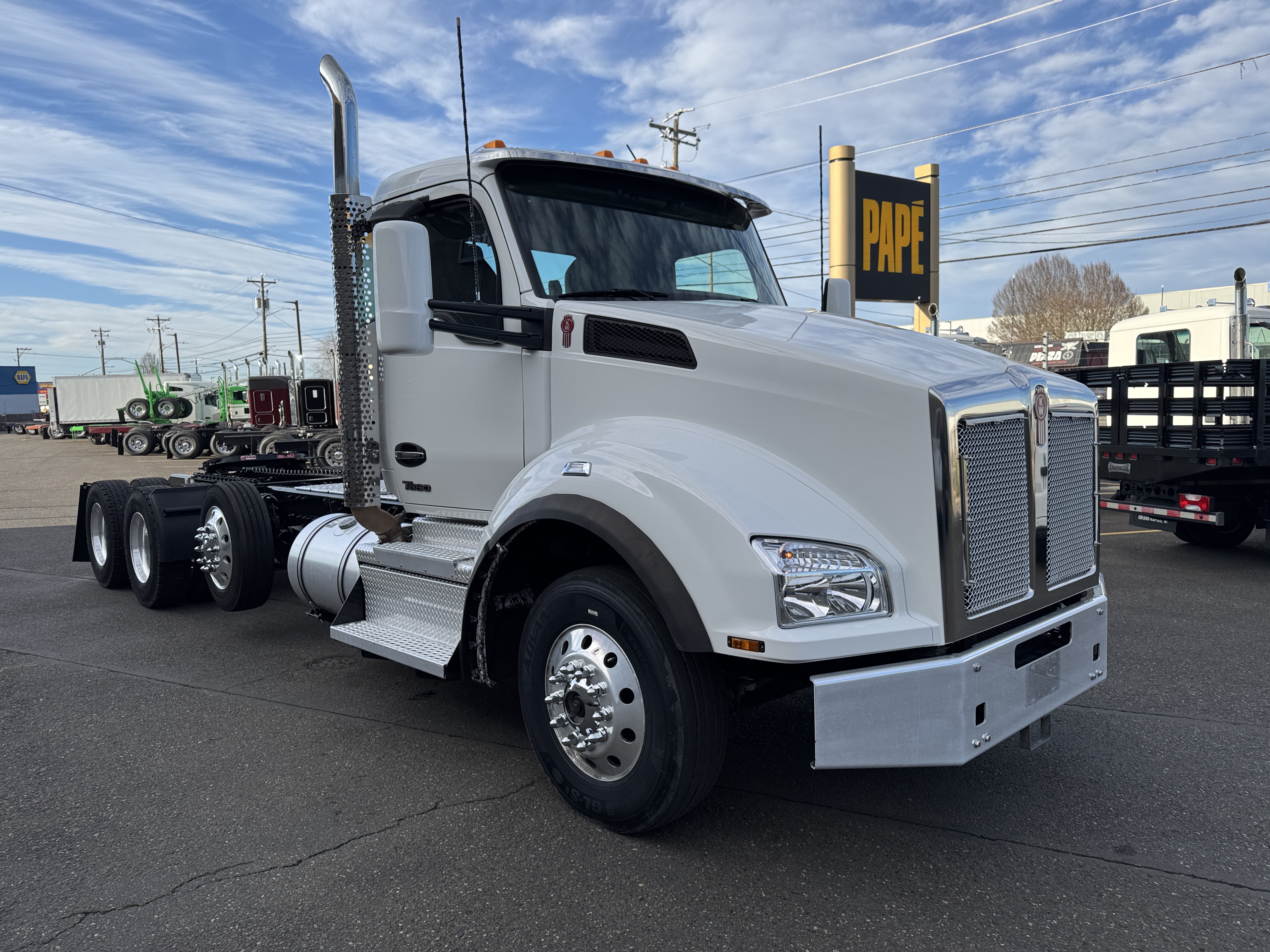 2023 Kenworth T880