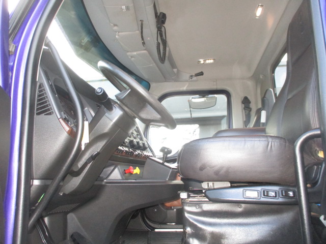 2023 Kenworth T880