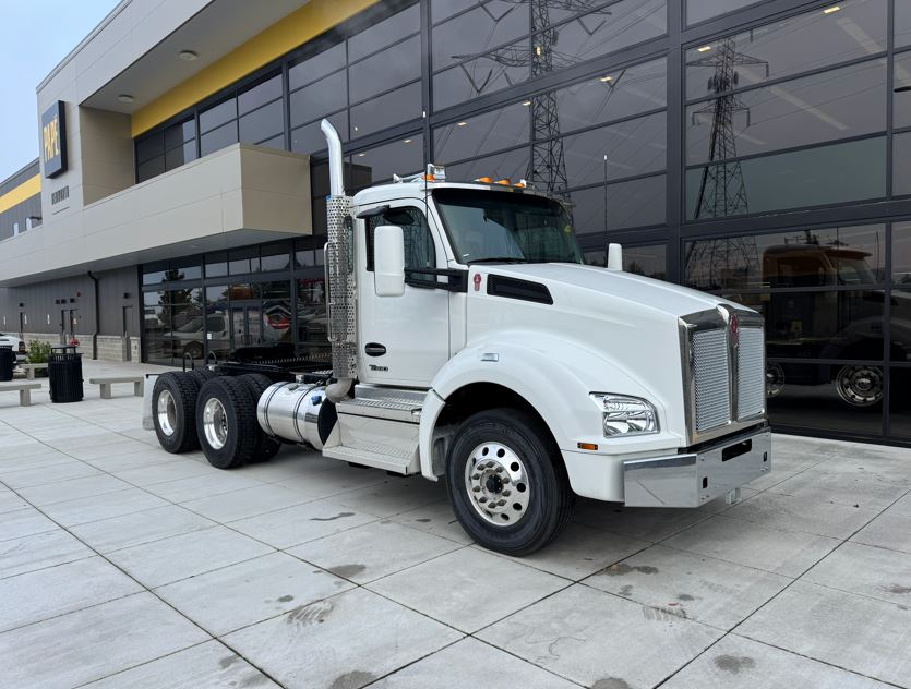 2025 Kenworth T880
