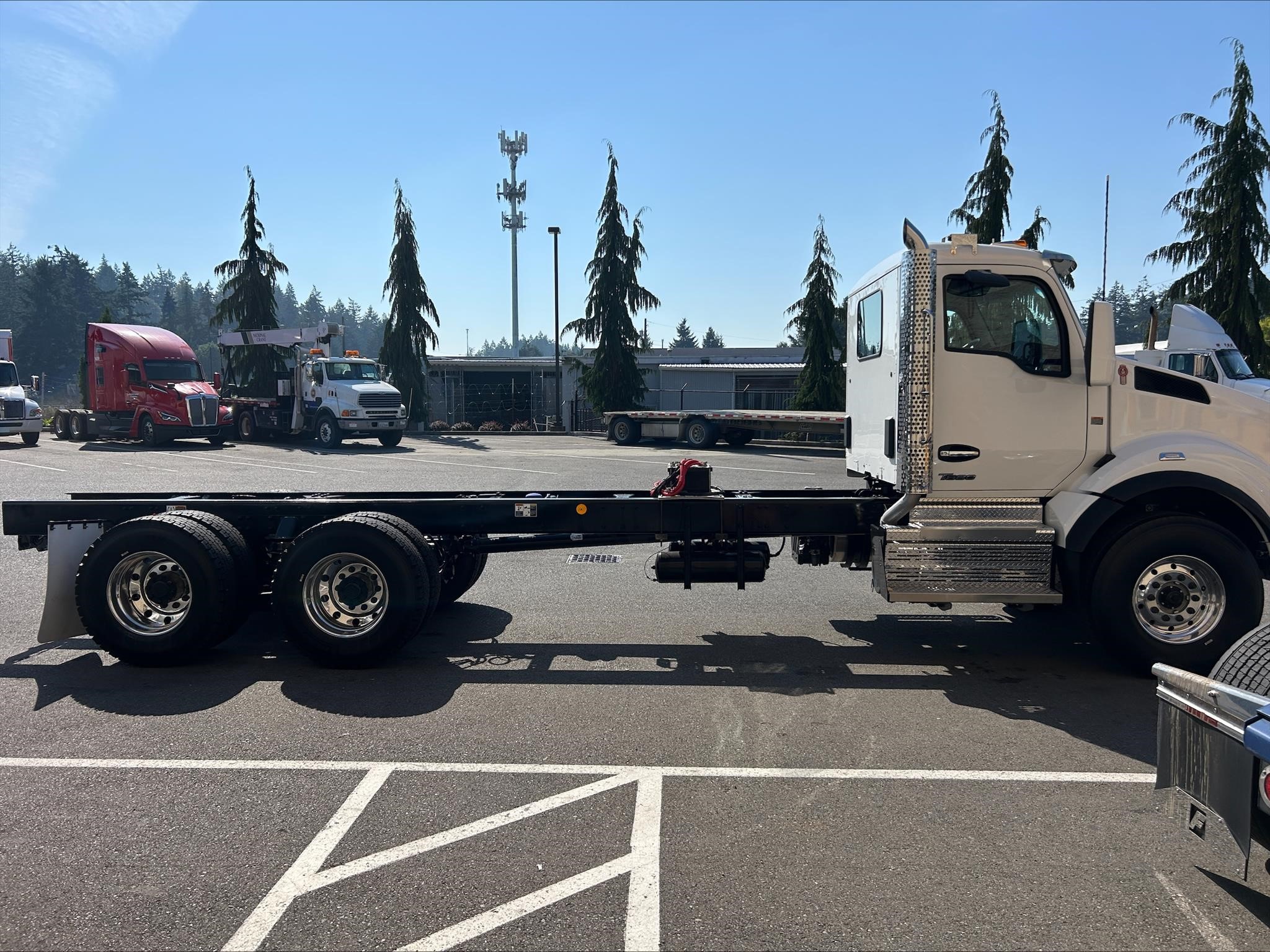 2025 Kenworth T880
