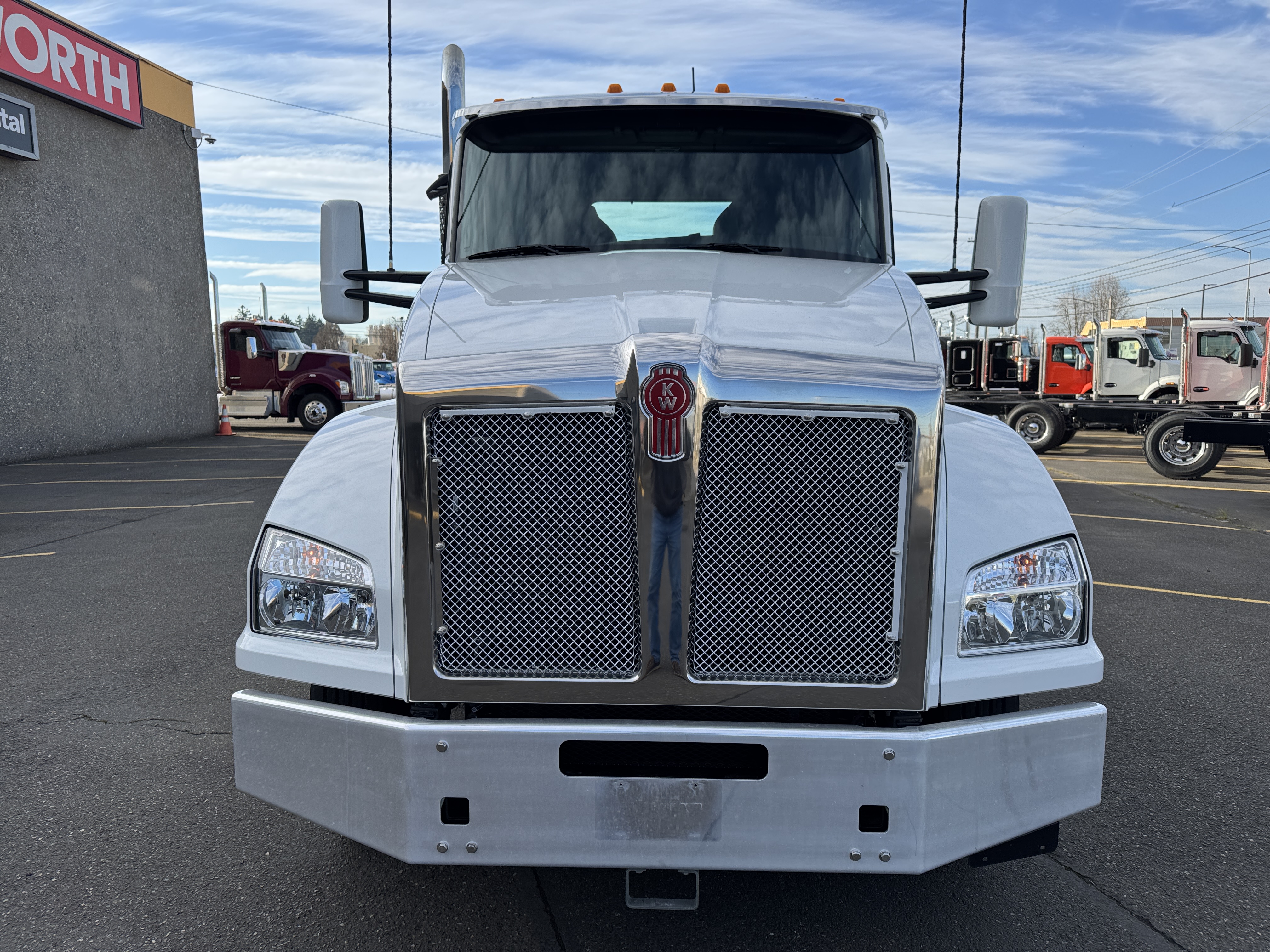 2023 Kenworth T880