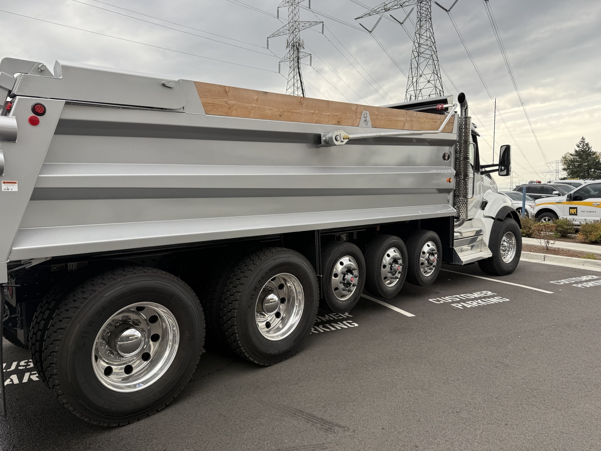 2025 Kenworth T880