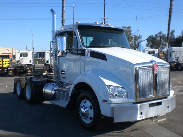 2023 Kenworth T880