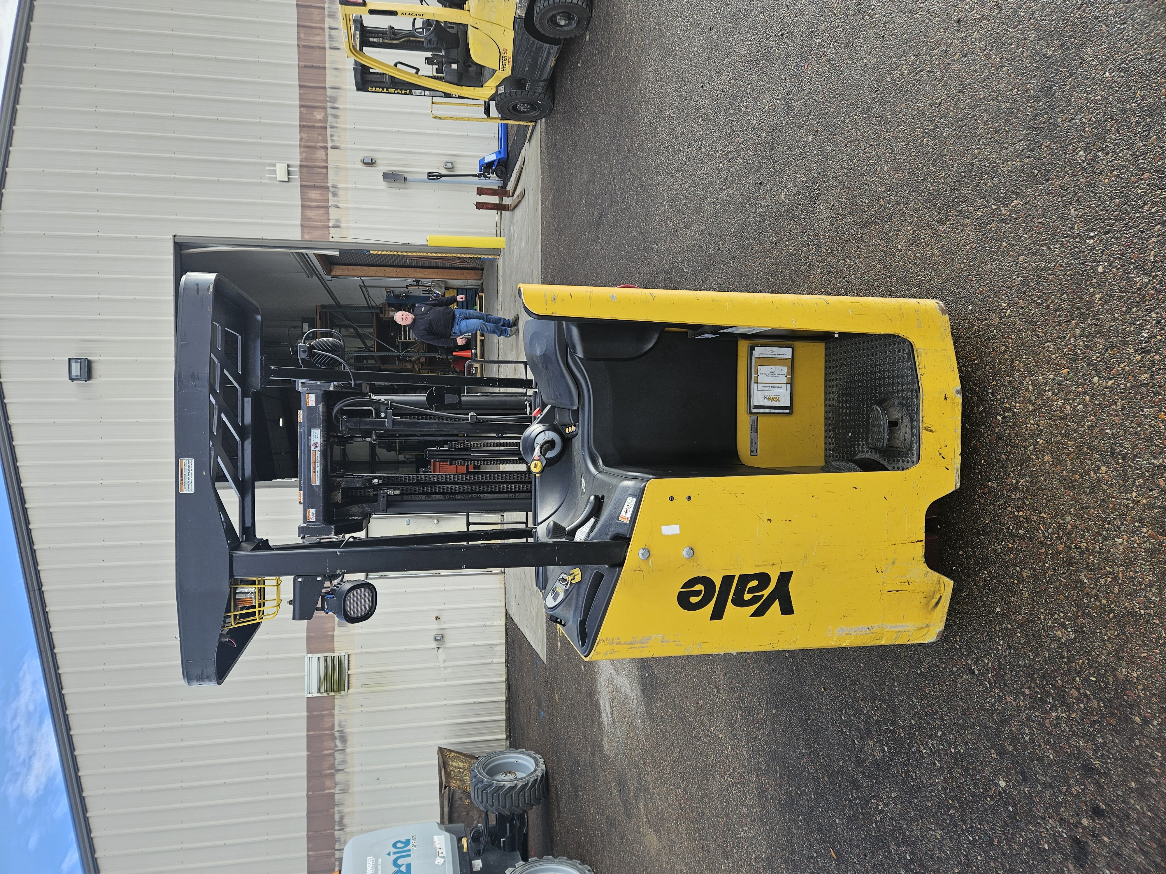 2016 Yale ESC040